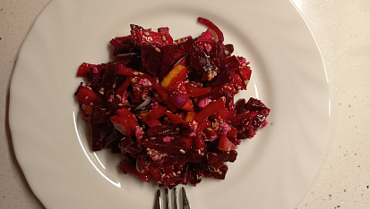 Bohatý salát z červené řepy, Zamíchala jsem všechno hned.