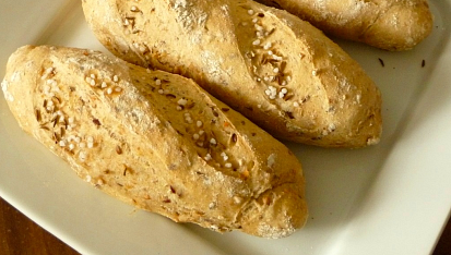 Černé rohlíky ála kornspitz