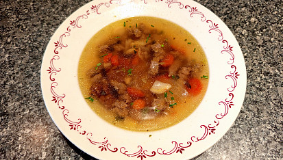 Hovězí vývar s játrovou rýží