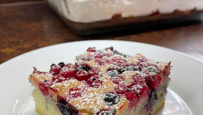 Jogurtová bublanina s rybízem