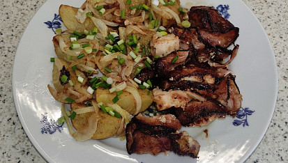 Kuřecí kousky s goudou v anglické slanině