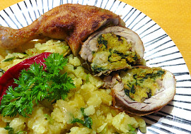 Kuřecí stehna plněná nádivkou s medvědím česnekem