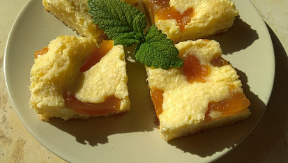 Rychlá tvarohová buchta s povidlím jako hanácké koláče, S marhuľovým džemom