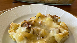 Zapečené noky s vepřovým masem v hořčičné omáčce