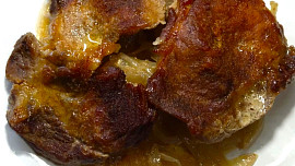 Farmářská krkovička v cibuli a pivu