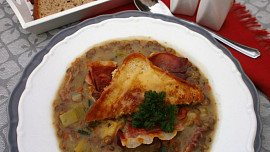 Hustá čočková polévka