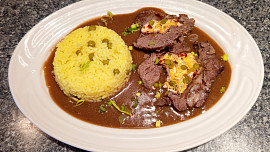 Pečený nadívaný hovězí krk