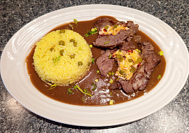 Pečený nadívaný hovězí krk