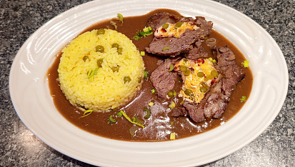 Pečený nadívaný hovězí krk