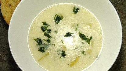 Smetanová česnečka s tymiánem a krutony