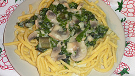 Těstoviny s mangoldem  a žampiony
