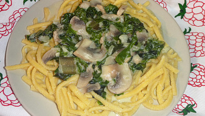 Těstoviny s mangoldem  a žampiony