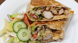 Tortilla plněná kuřecím masem