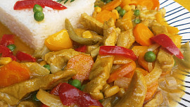 Vepřové nudličky se zeleninou na kari