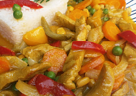 Vepřové nudličky se zeleninou na kari