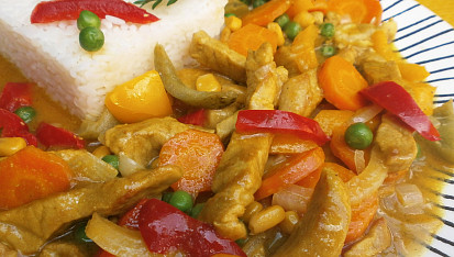 Vepřové nudličky se zeleninou na kari