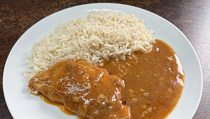 Vepřové plátky na kmíně s rýží