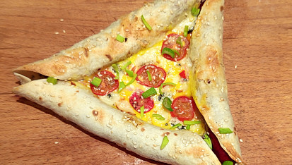 Zapečená tortilla jinak (párky, vejce, šunka, sýr)