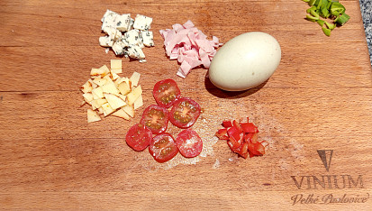 Zapečená tortilla jinak (párky, vejce, šunka, sýr)