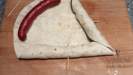 Zapečená tortilla jinak (párky, vejce, šunka, sýr)