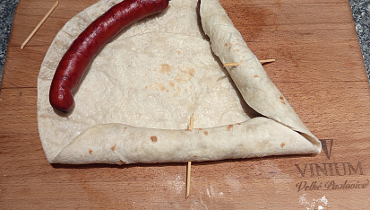 Zapečená tortilla jinak (párky, vejce, šunka, sýr)
