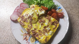 Brambory zapečené s cottage a šunkou