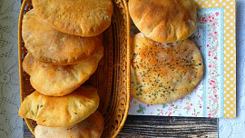 Domácí pita chleba