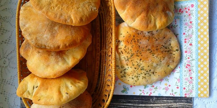 Domácí pita chleba