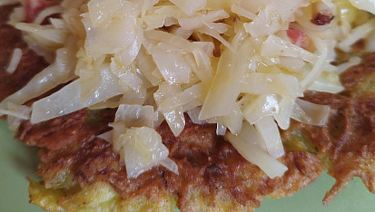 Dušené hlávkové zelí, Dušené zelí s bramorákem