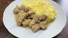 Maso v hořčici