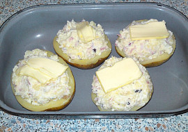 Pečená brambora s hermelínovou náplní