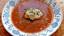 Polévka z tomatového pyré s vločkami