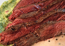 Rump steak v bylinkách