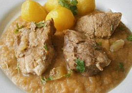 Vepřové kostky na zelenině z pomalého hrnce