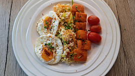 Bulgur se zeleninou s pečenou dýní a volskými oky