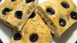 Focaccia s olivami