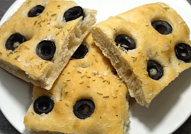 Focaccia s olivami