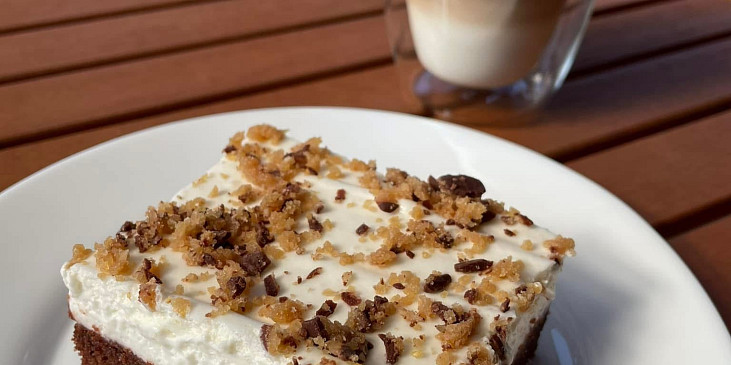 Jednoduché řezy s krémem ze zakysané smetany a šlehačky