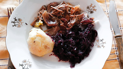 Lehké bramborové knedlíky s houskou