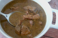 Podáváno s chlebem.