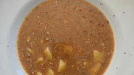 Gulášová polévka z mletého masa