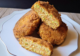 Kuřecí karbanátky s kapustou a sýrem