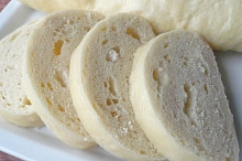 Většinou dávám na 500 g mouky pouze 1 rohlík.