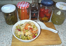 Pfeferonový (feferonový) salát retro (podle ČSN z roku 1976)