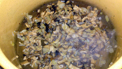 Rýžový kuba s uzeným kuřecím masem