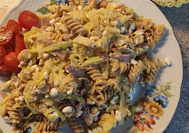 Těstoviny s raným zelím a cottagem