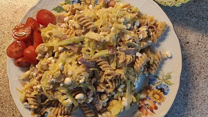 Těstoviny s raným zelím a cottagem