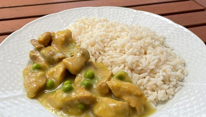 Vepřová kýta na kari s hráškem a nočky