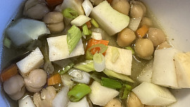 Zeleninová polévka s cizrnou