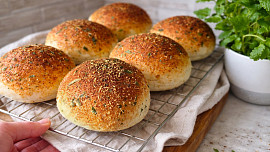 Bulky s parmazánovou posypkou